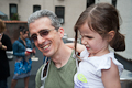 Mike and daughter. :: &copy; Javier Domínguez